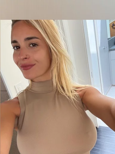 Photo of model @britneybabeok