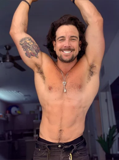 Photo of model @broterotv