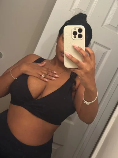 Photo of model @brownestsugarr