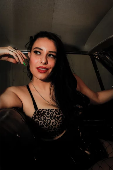 Photo of model @bushymeadows