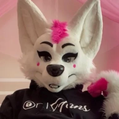 Photo of model @bustypuppy