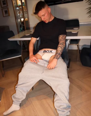 Photo of model @calkonlyfans