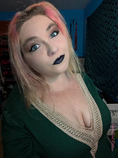 Photo of model @camgirlkitten