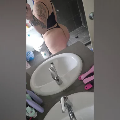 Photo of model @carmellinaax