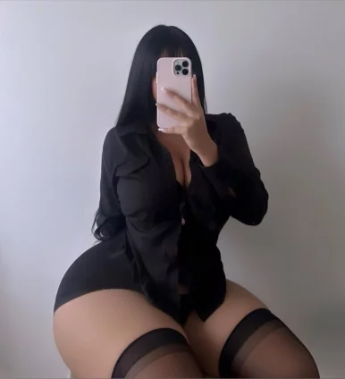 Photo of model @catgirldemi