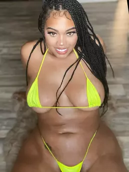 Photo of model @chanelfoxx