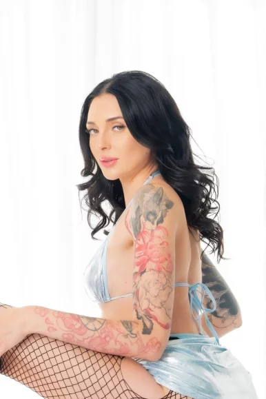 Photo of model @charlottesins