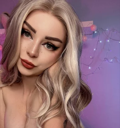 Photo of model @cherrievelvet