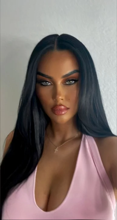 Photo of model @chloe_davis10