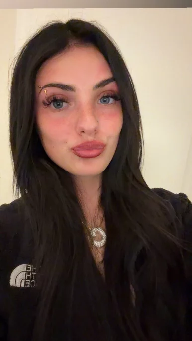 Photo of model @chloerainn