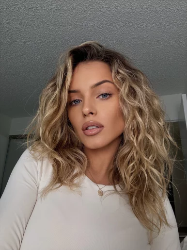 Photo of model @chloewolfe