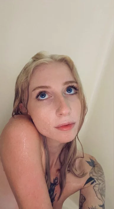 Photo of model @coconutmagenta