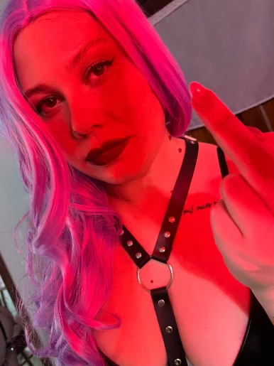 Photo of model @coralnevora