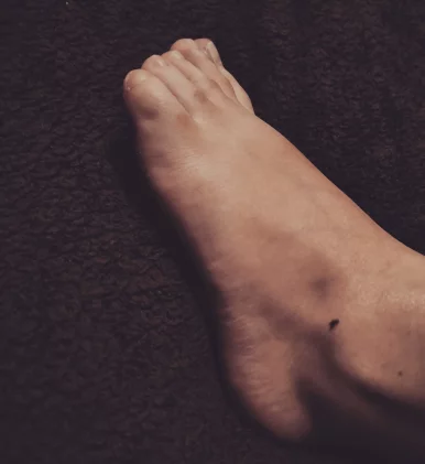 Photo of model @couplefeetish