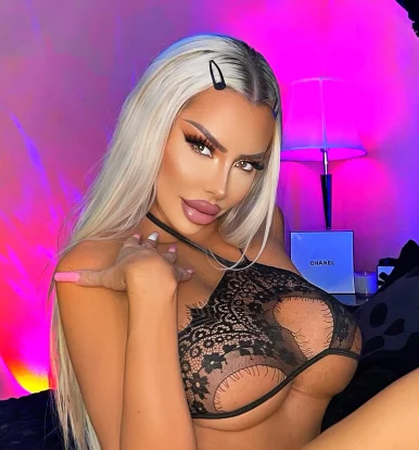 Photo of model @courtneytaylor