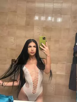 Photo of model @cubanaprincess