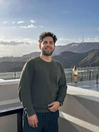 Photo of model @curly.brown.hairdude