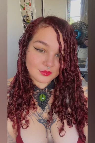 Photo of model @curlyfairie