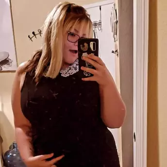 Photo of model @curvy_chick10