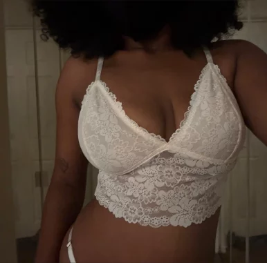 Photo of model @curvycutie18