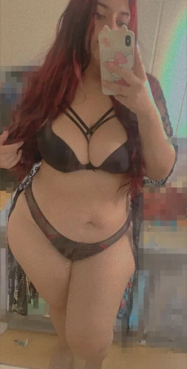 Photo of model @curvyfabiiii