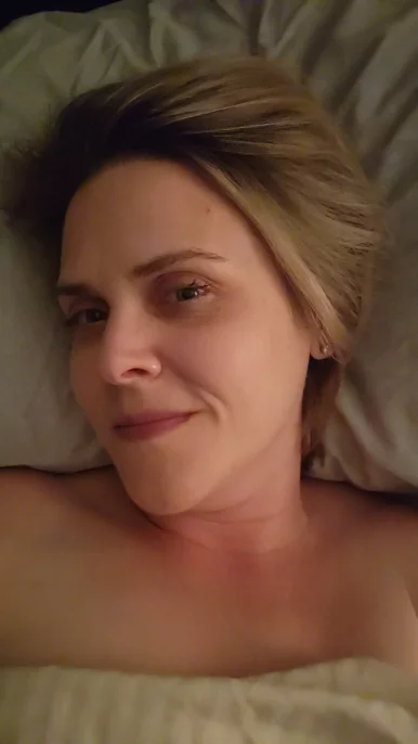 Photo of model @curvyraeofsunshine