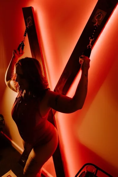 Photo of model @curvyvixen2000