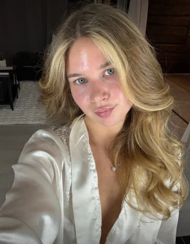 Photo of model @cutievivieee