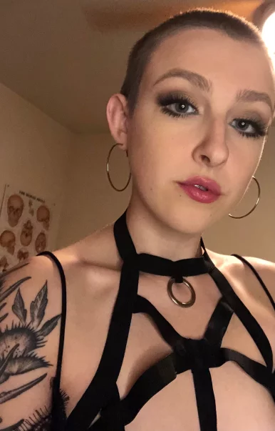 Photo of model @d1rtydarling