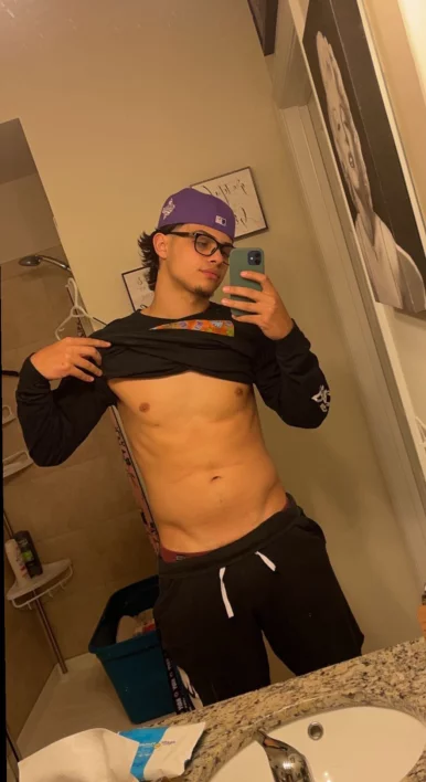 Photo of model @daddy_rico5