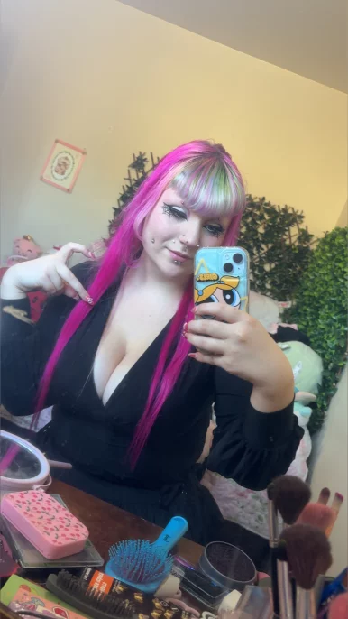 Photo of model @daisyjonesfreeof