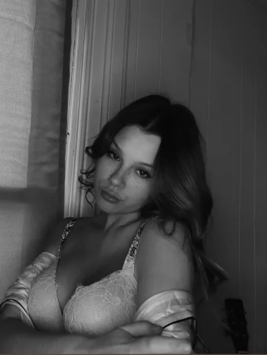 Photo of model @daisyxdukez