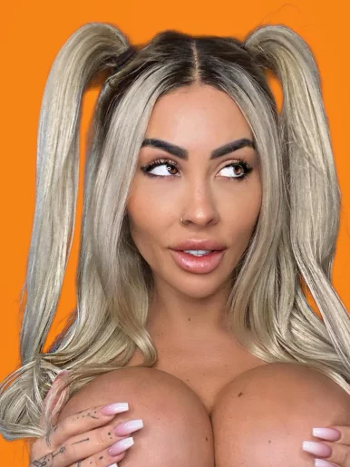 Photo of model @danaemarifree