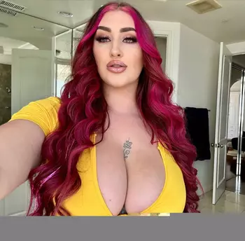 Photo of model @dangerousbunnyxx