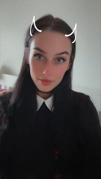 Photo of model @deadbabe