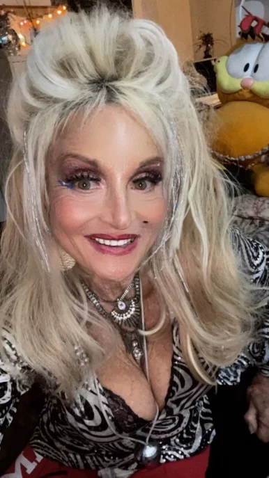 Photo of model @debbiedoes