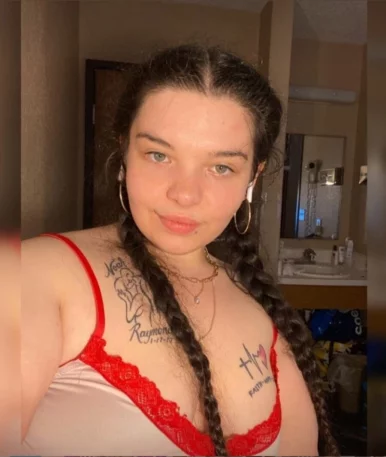 Photo of model @debbieecakes