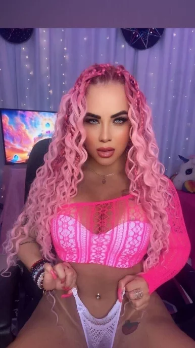 Photo of model @deborafantine