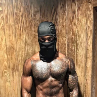 Photo of model @deepstrokeyourthroat