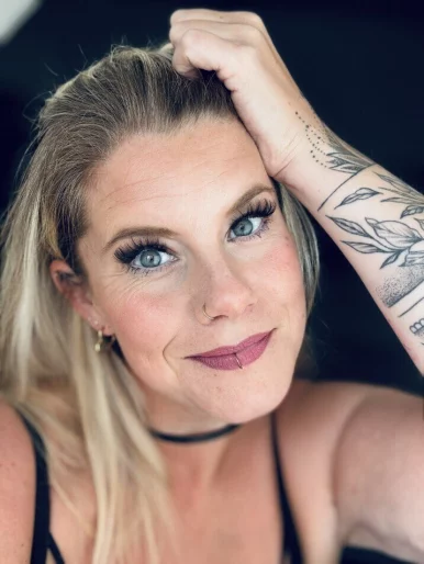 Photo of model @deepthroatvanessa