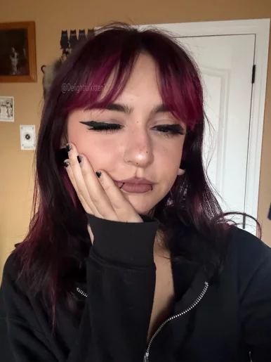 Photo of model @delightfulkitten1