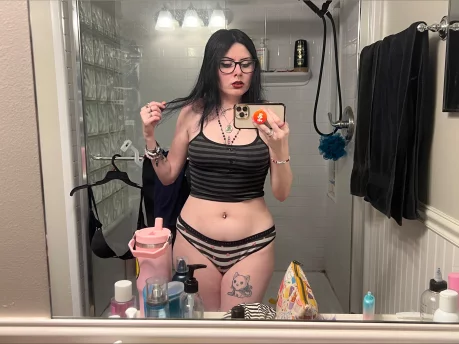 Photo of model @dem0nicxslvt