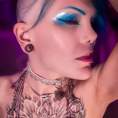 Photo of model @dementhia