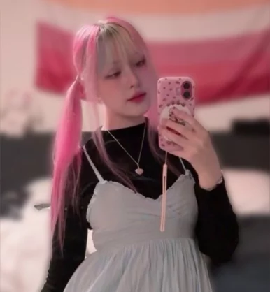 Photo of model @demonydreamy