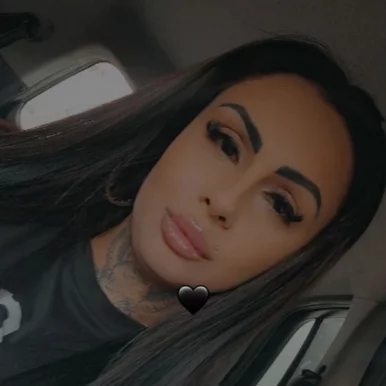 Photo of model @denychantall