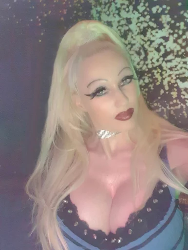 Photo of model @divabizarre