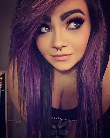 Photo of model @dixonxdoll