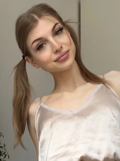 Photo of model @dream_charlotte