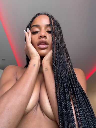 Photo of model @ebonypantherofficial