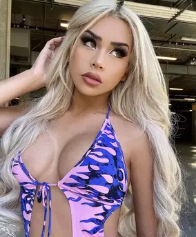 Photo of model @edenthedoll